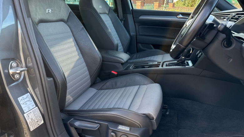 Volkswagen Passat 2.0 TDI R-Line 5dr DSG [Panoramic Roof] Diesel Estate